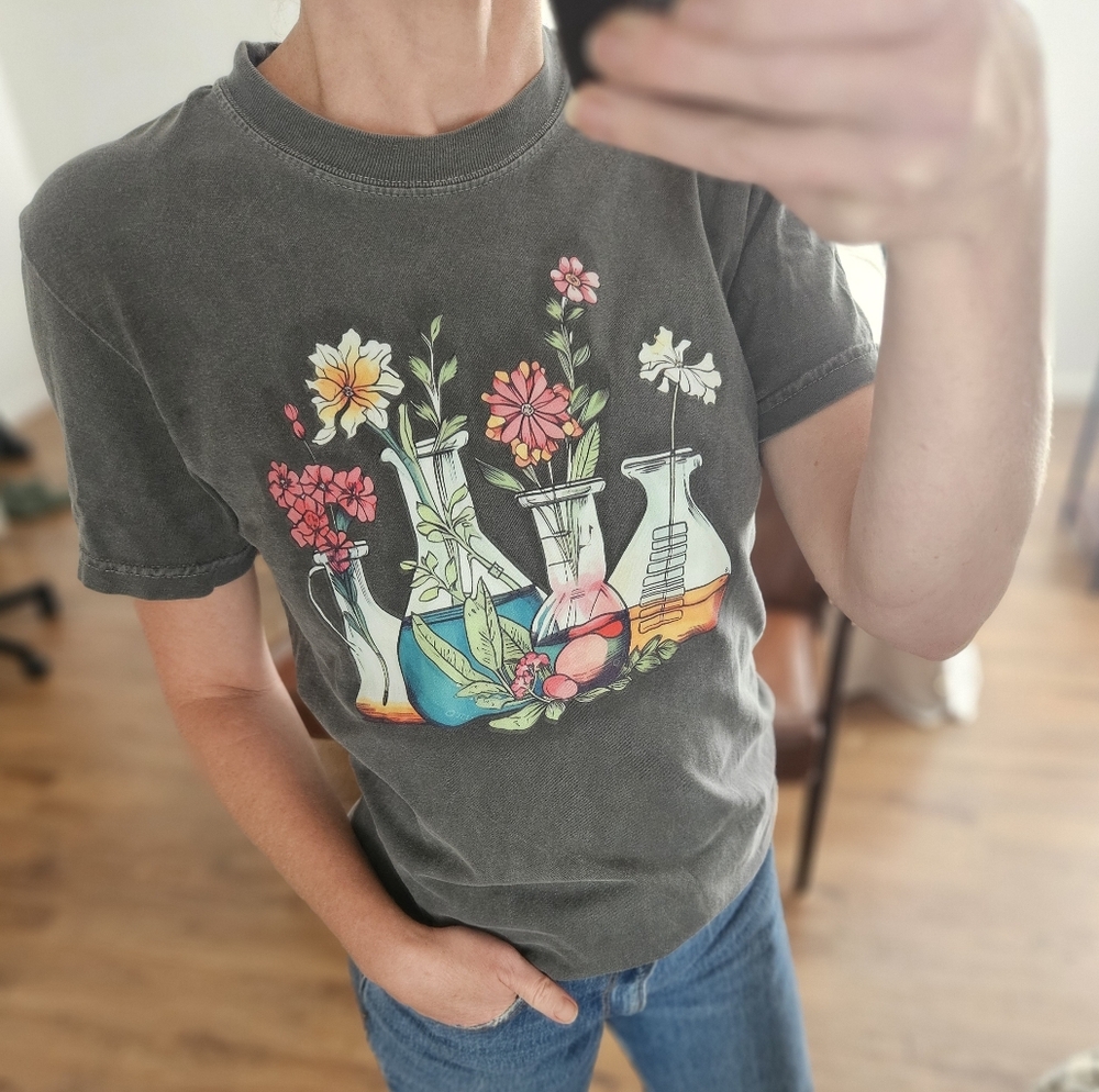 Flowers And Science Tee, Size Small - Picture 2 of 7
